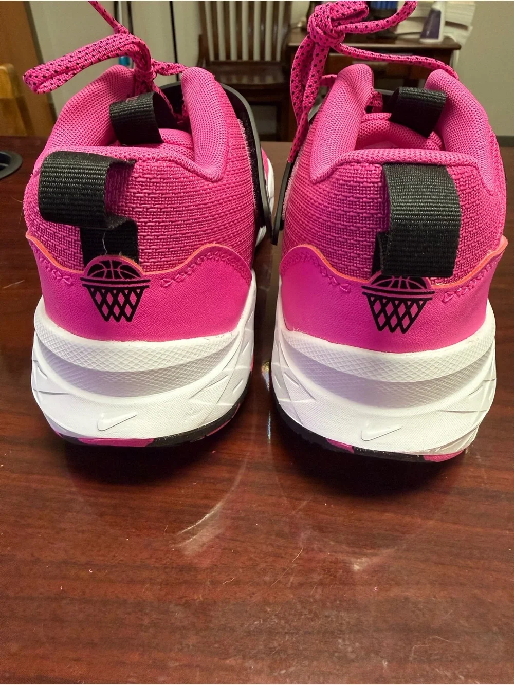 NWOT Nike Team Hustle D 12 Laser Fuchsia Basketball Shoes Big Kids 7Y